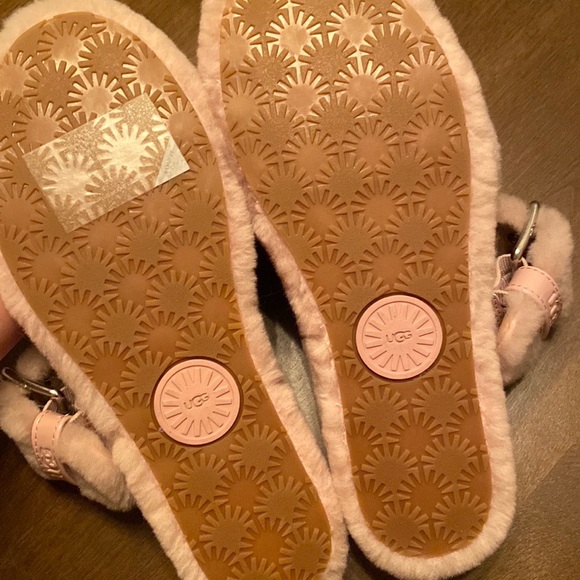 Ugg “Fuzz Yeah” Slipper Slides - Picture 4 of 6